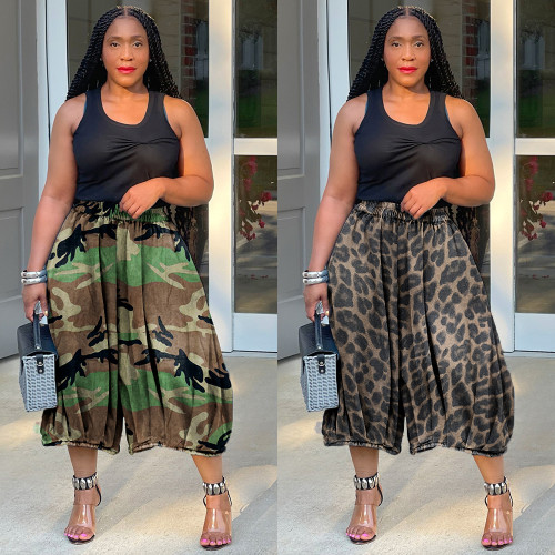 Fashionable camouflage printed casual jeans with elastic waist straight leg cropped pants