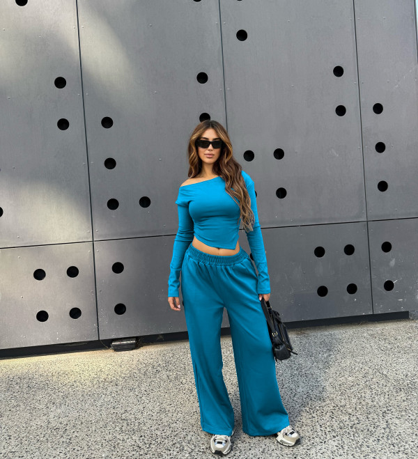 Women's solid color casual strapless long sleeved top, paired with high waisted straight leg pants