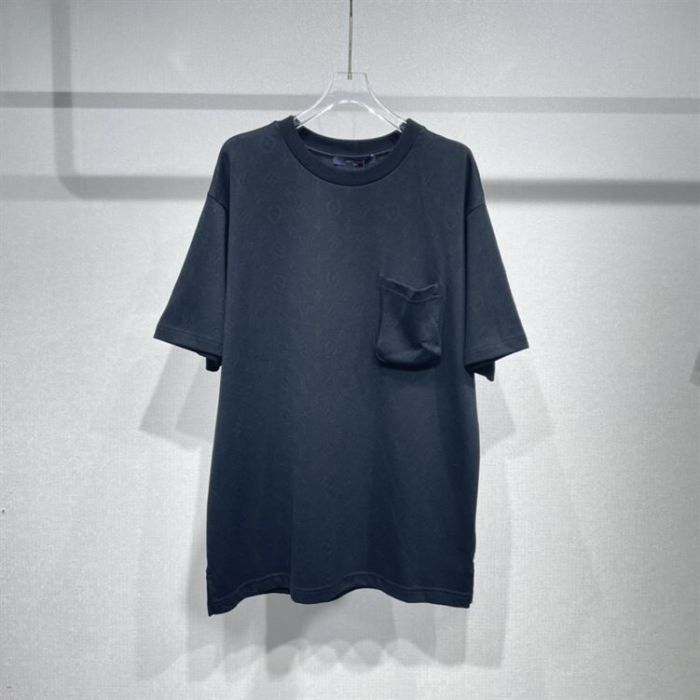 LOUIS VUITTON SIGNATURE 3D POCKET MONOGRAM T-SHIRT – LVTS048