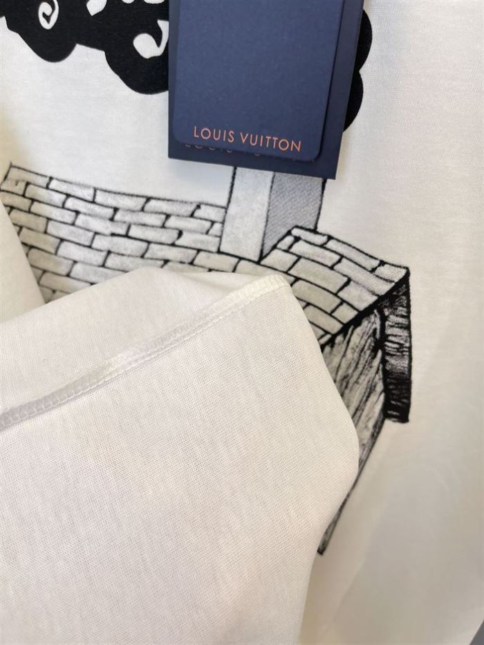 LOUIS VUITTON HOUSE PRINTED T-SHIRT – LVTS043