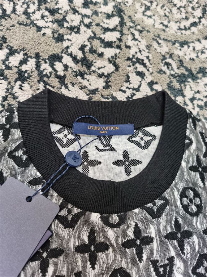LOUIS VUITTON MONOGRAM T-SHIRT – LVTS040