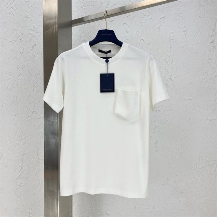 LOUIS VUITTON SIGNATURE 3D POCKET MONOGRAM T-SHIRT – LVTS047