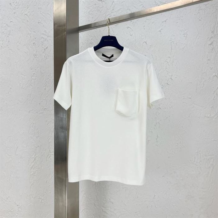 LOUIS VUITTON SIGNATURE 3D POCKET MONOGRAM T-SHIRT – LVTS047
