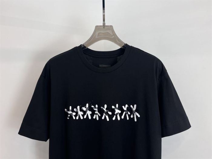 GIVENCHY SLIM FIT T-SHIRT WITH TAG EFFECT – GTS009
