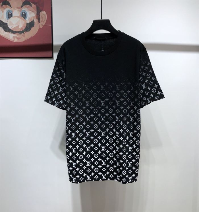 LOUIS VUITTON LVSE MONOGRAM GRADIENT T-SHIRT – LVTS054