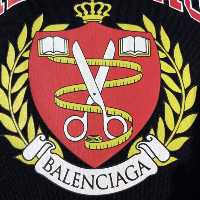 BALENCIAGA MEN’S COLLEGE T-SHIRT MEDIUM FIT IN BLACK – BAS010