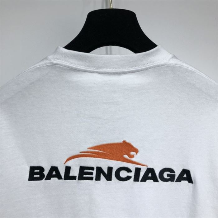 BALENCIAGA MEN’S YEAR OF THE TIGER T-SHIRT MEDIUM FIT IN WHITE – BAS001
