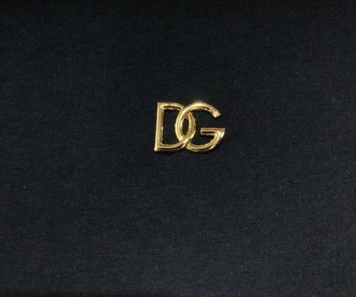 DOLCE & GABBANA COTTON T-SHIRT WITH METALLIC DG LOGO – DT015