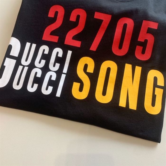 GUCCI ‘22705’ GUCCI SONGS’ PRINT T-SHIRT BLACK – GGS034