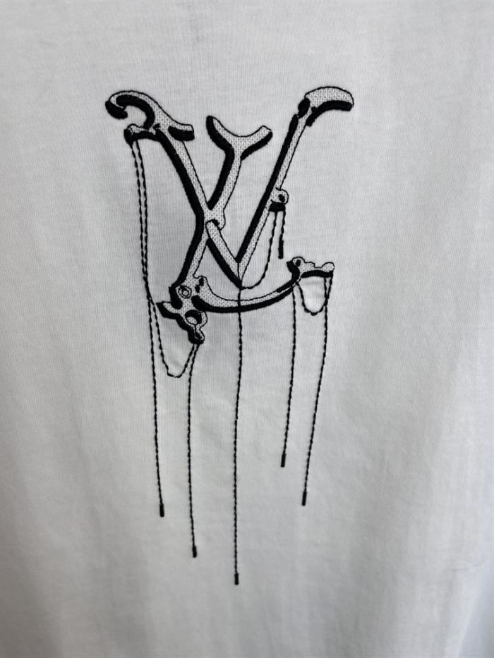 LOUIS VUITTON LV PENDANT EMBROIDERY T-SHIRT – LVTS0017