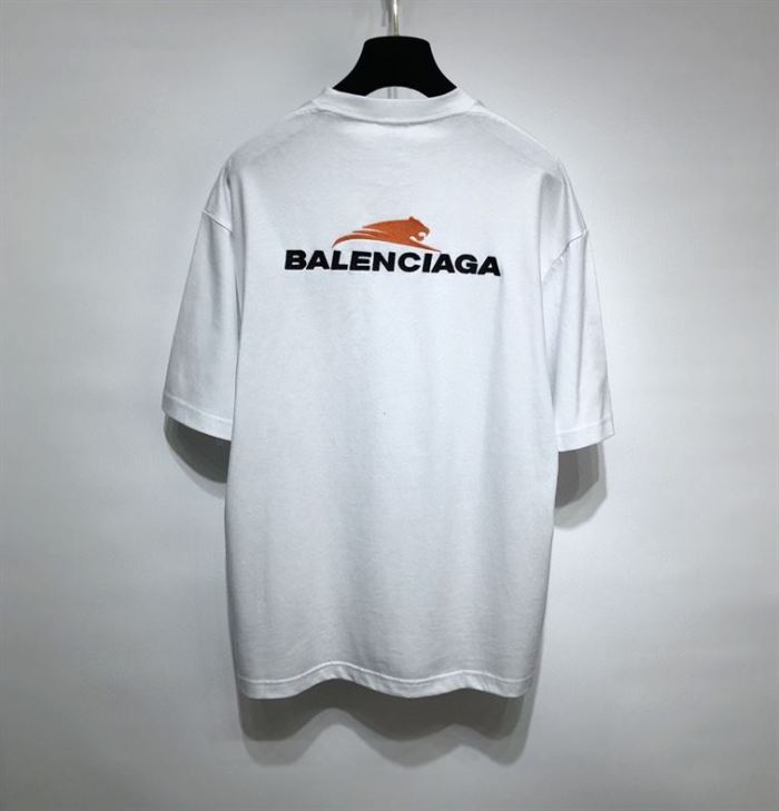 BALENCIAGA MEN’S YEAR OF THE TIGER T-SHIRT MEDIUM FIT IN WHITE – BAS001