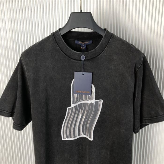 LOUIS VUITTON GRAPHIC LV SIGNATURE T-SHIRT – LVTS072