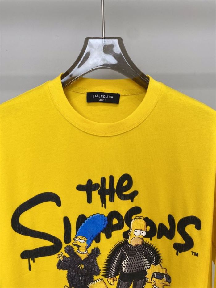 BALENCIAGA MEN’S THE SIMPSONS TM & © 20TH TELEVISION T-SHIRT OVERSIZED IN YELLOW – BAS007