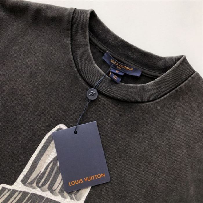 LOUIS VUITTON GRAPHIC LV SIGNATURE T-SHIRT – LVTS072