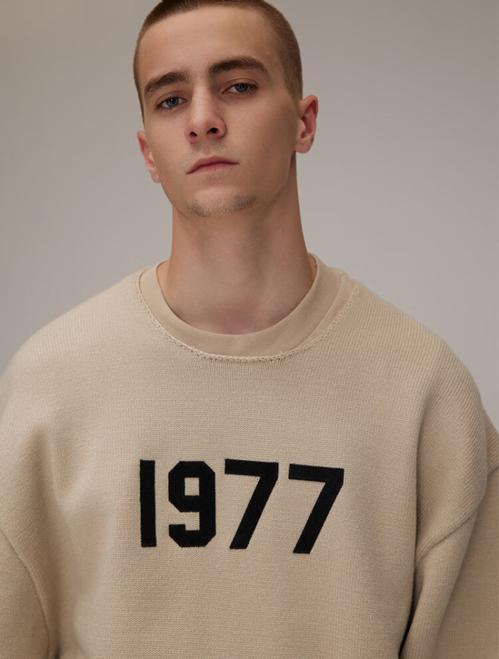 FOG FEAR OF GOD ESSENTIALS 22 1977 flocked crew neck sweater