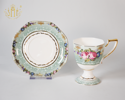 Fast Delivery Floral Pattern Cermamic Fine Bone China Coffee Cup and Saucer Set European Style Tea Time Table Set