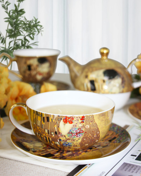 Valentine' Day Nice Gift Kremlin Kiss Design Fine Bone China Tea Pot Set 2 in 1 Tea & Coffee Set with Premium Gift Box