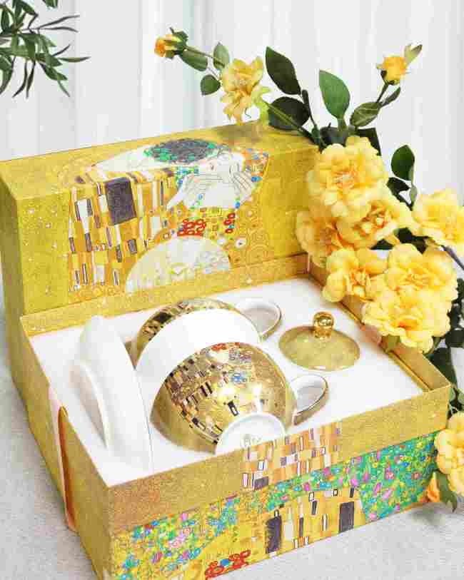 Valentine' Day Nice Gift Kremlin Kiss Design Fine Bone China Tea Pot Set 2 in 1 Tea & Coffee Set with Premium Gift Box
