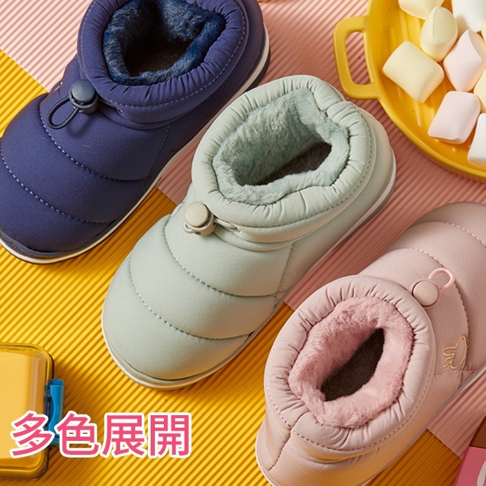 可愛いキッズスノーブーツ 内側は柔らかいボア素材のため保温性が高く