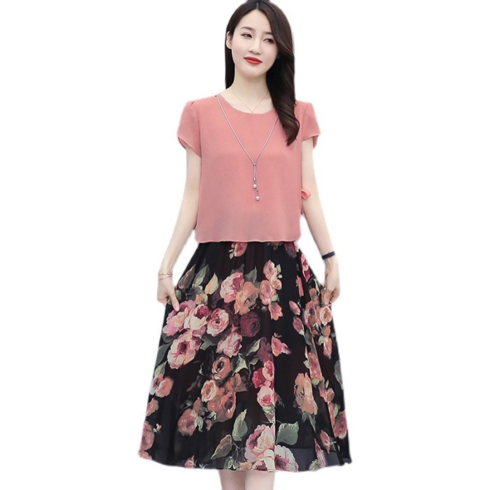 シフォン生地Tシャツと花柄スカートの2点セット