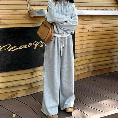 秋のこなれ感 ワイドパンツとスウェットシャツのセットアップ