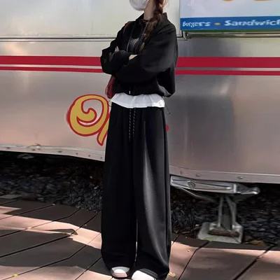 秋のこなれ感 ワイドパンツとスウェットシャツのセットアップ