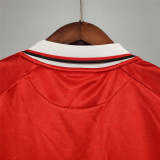 Manchester United 1999-00 home soccer jerseys