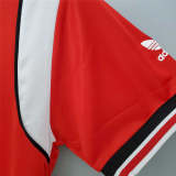 Manchester United 1985-86 home soccer jerseys