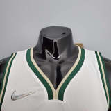 2022 Middleton #22 Bucks White
