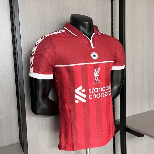 Liverpool 2024-25 red player version(The player version is more slim fit, it is recommended to buy one size larger)
