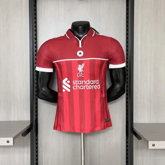 Liverpool 2024-25 red player version(The player version is more slim fit, it is recommended to buy one size larger)
