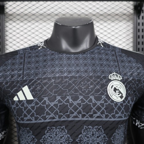 2024-25 Real Madrid black special player version(The player version is more slim fit, it is recommended to buy one size larger)