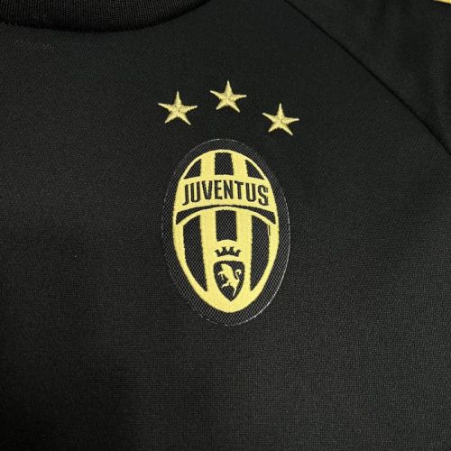 2015-16 Juventus third away retro jersey