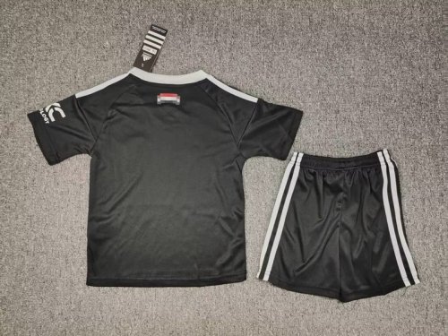 2024-25 Manchester United black goalkeeper kids kit