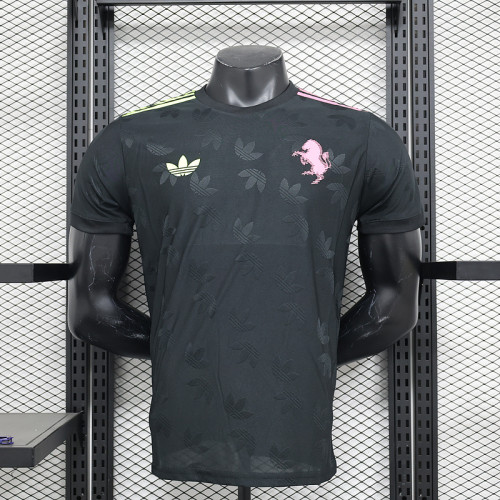 2024-25 Manchester United black special player version (The player version is more slim fit, it is recommended to buy one size larger)