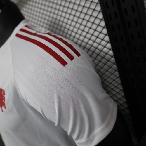 Manchester United 24-25 white special player version(The player version is more slim fit, it is recommended to buy one size larger)