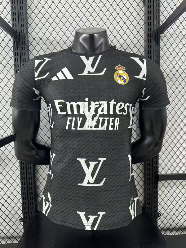 2025-26 Real Madrid special player version(The player version is more slim fit, it is recommended to buy one size larger)