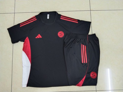 D2556# 2025-26 Bayern black short-sleeved suit