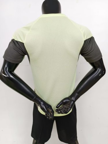 2025-26 Real Madrid yellow player verison(The player version is more slim fit, it is recommended to buy one size larger)