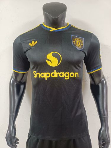 Manchester United 2025-26 third player version(The player version is more slim fit, it is recommended to buy one size larger)