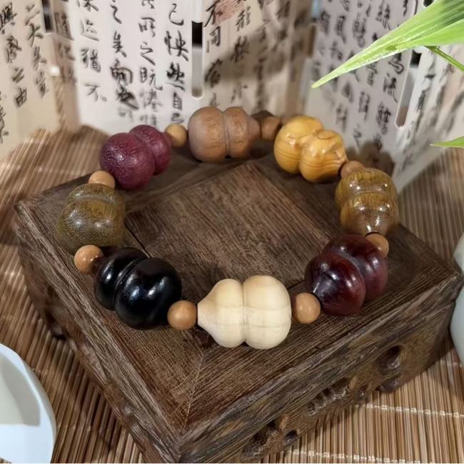 Sandalwood gourd bracelet men's play bracelet cliff cypress green sandalwood yellow rosewood red sandalwood play old mountain sandalwood mascot