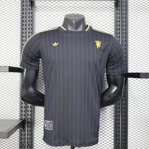 Manchester United 2025-26 Black Retro Model Player Version(The player version is more slim fit, it is recommended to buy one size larger)