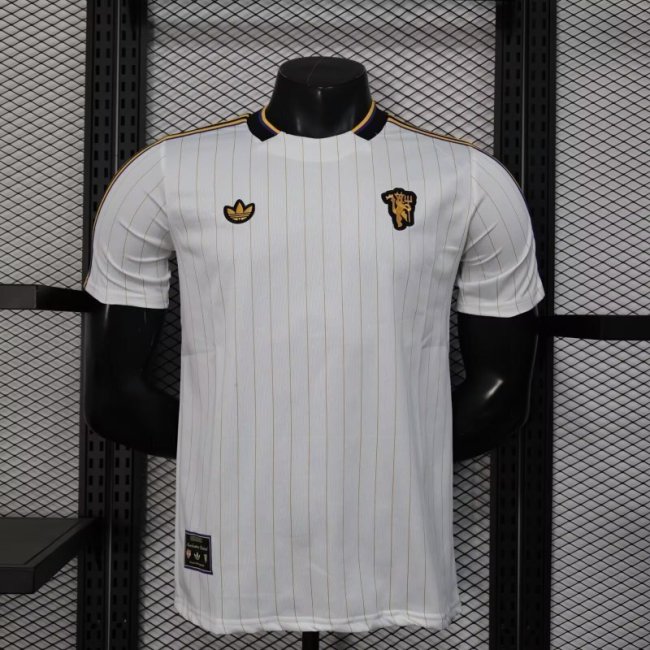 Manchester United 2025-26 White Retro Model Player Version(The player version is more slim fit, it is recommended to buy one size larger)