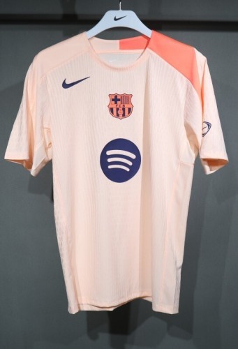 Barcelona 2025-26 Pink Special Player version jersey