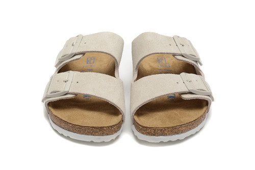 Soft-soled, authentic 1:1 , high-quality Birkenstock slippers in off-white suede.