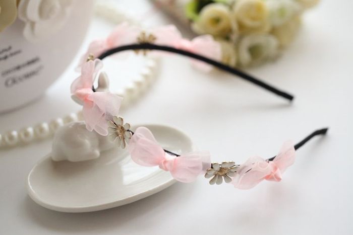 Lace headband