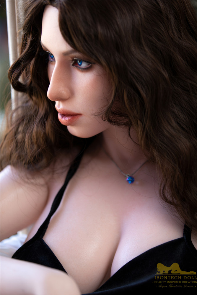 Irontech 166cm -Zara full silicone doll