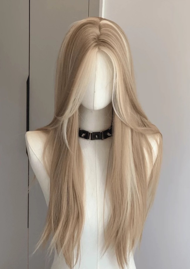 Long blonde hair with highlights
