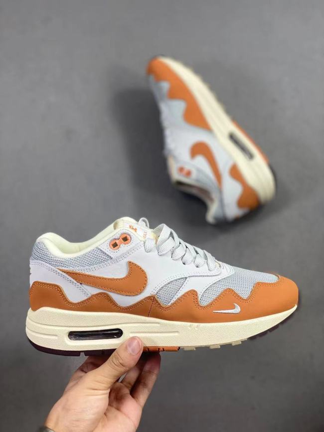 NIKE Shoes Air Max 1 Sneakers