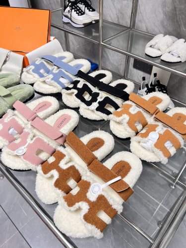 Hermes Velcro plush slippers